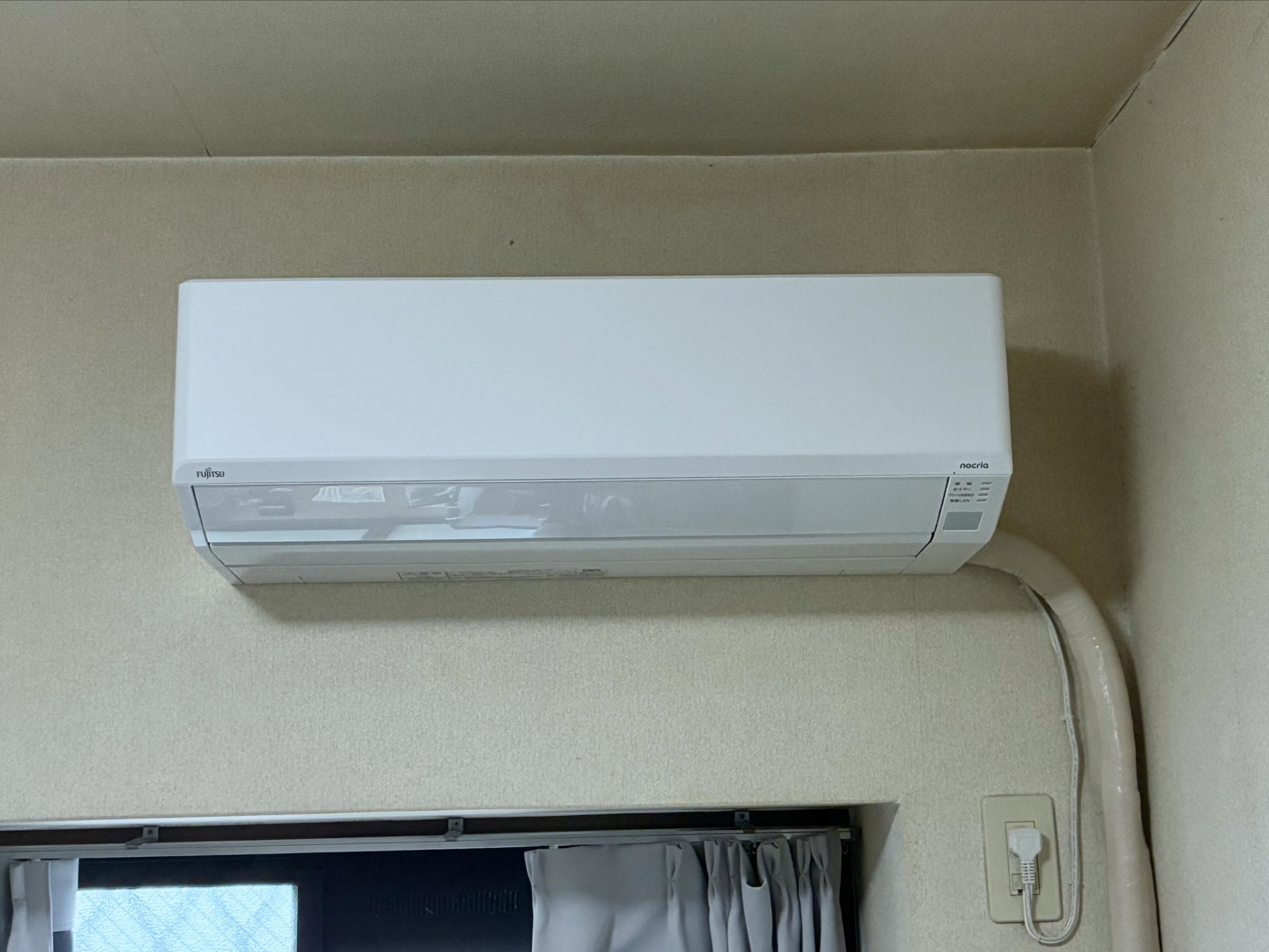 エアコンの取付、Nサービスにお任せください😊 丁寧な対応と親切なサービスで、皆様の快適な空間づくりをお手伝いします